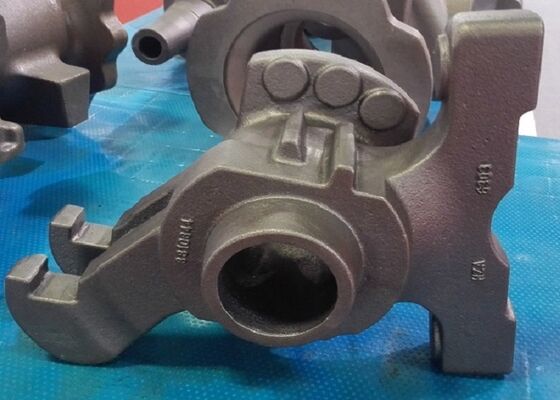 黒色OEM 高品質の砂鋳鉄部品 特殊機器用車輪ロード機 32kg 重量
