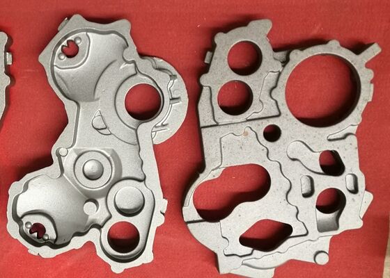 砂型で作るトラックはねずみ鋳鉄材料GG 250の場合カバーを分けます