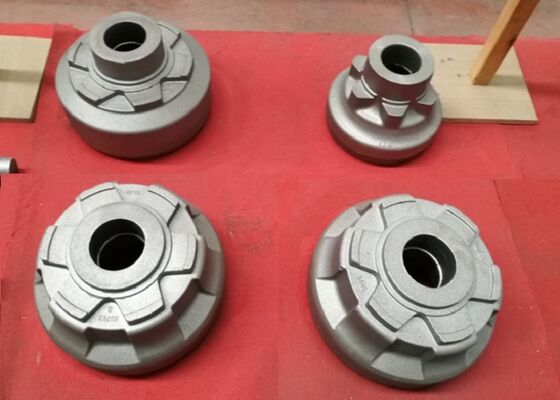 砂型で作る農業機械はDuctiltの鉄材料が付いている後部ハブを分けます