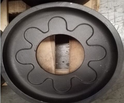OEM 高品質鋳鉄製農機部品 ホイールハブ (塗装仕上げ)