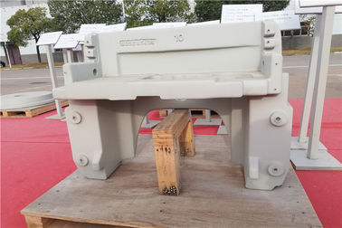 滑らかな表面のカウンター ウェイト重量1500のKgの塗る積込み機の終わりのための3.5トン