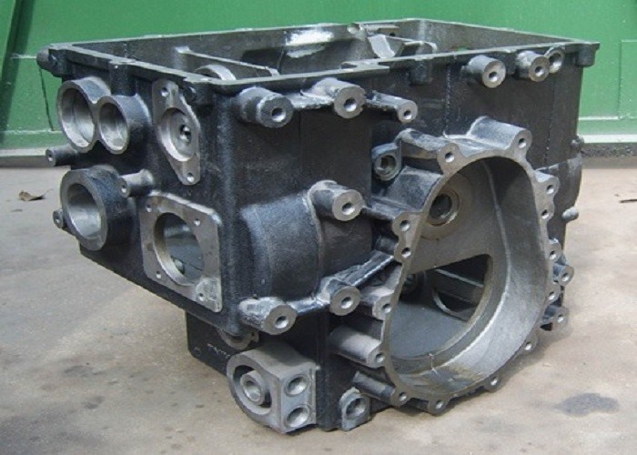 OEM 砂鋳造 鉄部品 農業機械のための小さな加工容量を持つハウジング